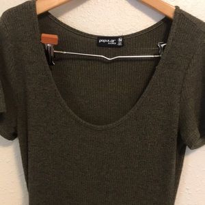 Ribbed t-shirt maxi dress in olive color.